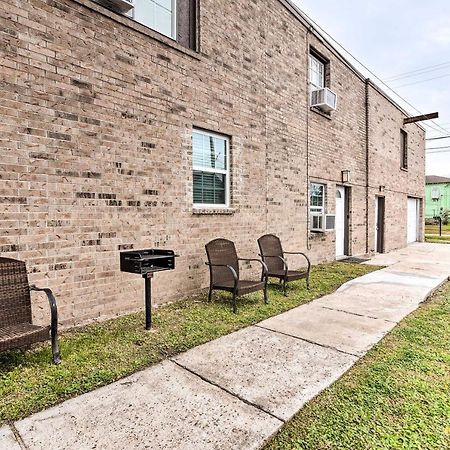 Cozy Galveston Apartment - Walk To Beach And Dining Exteriör bild