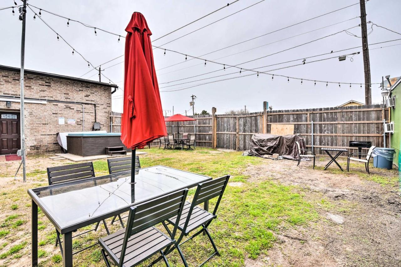 Cozy Galveston Apartment - Walk To Beach And Dining Exteriör bild