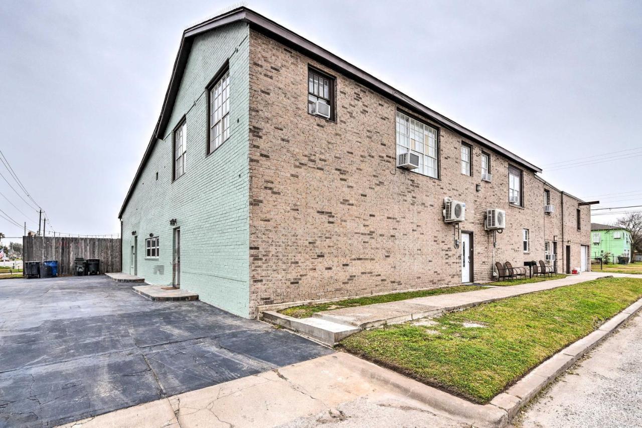 Cozy Galveston Apartment - Walk To Beach And Dining Exteriör bild