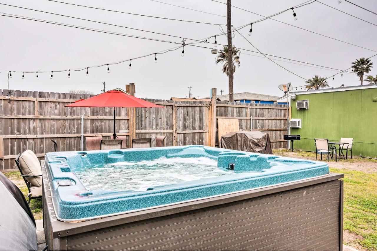 Cozy Galveston Apartment - Walk To Beach And Dining Exteriör bild