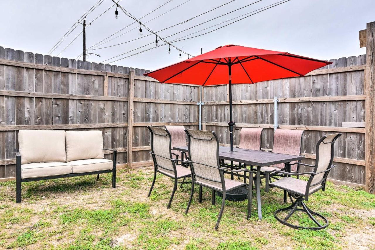 Cozy Galveston Apartment - Walk To Beach And Dining Exteriör bild